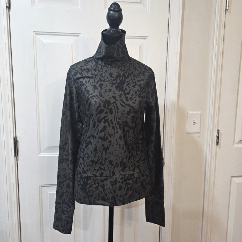 Calia Carrie Underwood size medium Athletic pullover run thermal shirt